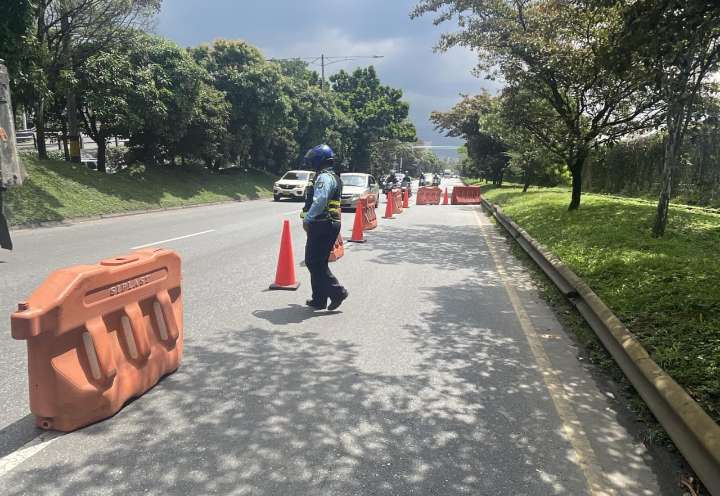 Activan cierres viales por contingencia en Metro de Medellín