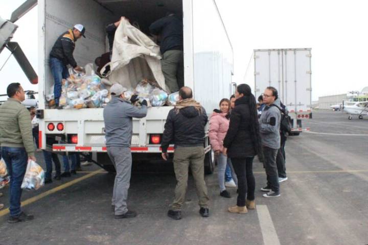 Ayuda aérea llega a Hidalgo: llevan víveres y suministros a comunidades afectadas por las lluvias