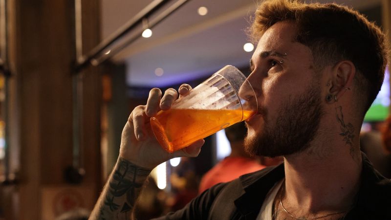 Adiós a la caipirinha: brasileños dejan de tomar luego de varios casos de alcohol contaminado con metanol