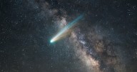 Captan imagen del momento en que Cometa 3I/Atlas emite "chorro" de gas hacia el sol
