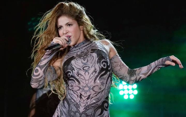 Shakira celebra 30 años de su álbum Pies descalzos