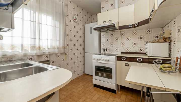 The Old Kitchen Appliance That's Costing You Big On Your Energy Bill