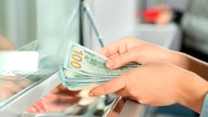 Crece la tensión cambiaria y el dólar oficial se mantiene en el techo intra banda