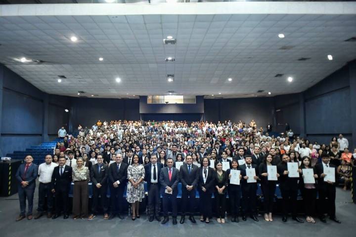 Bachillerato 4 celebra 47 años con  récord histórico de titulación técnica
