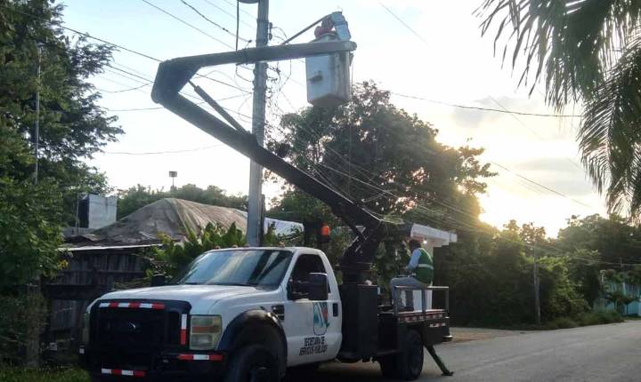 Atiende alumbrado público de Puerto Morelos reportes ciudadanos