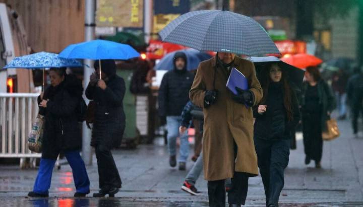 Anticipan posibles chubascos en la zona central: qué día y en qué regiones