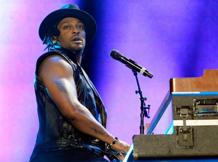 R&B singer D’Angelo, admired for sultry voice, dies at 51