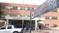 Una chica jugaba con un arma y se disparó por accidente: está en grave estado