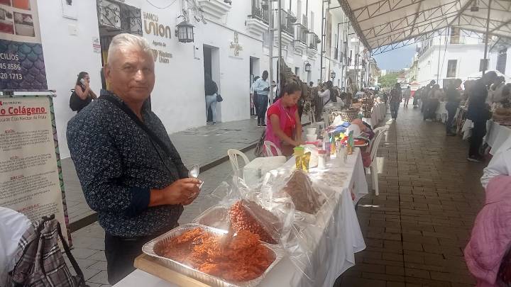 Pedro Antonio Rosero, el amo y señor del maní, las cocadas y el coco caramelizado de Popayán