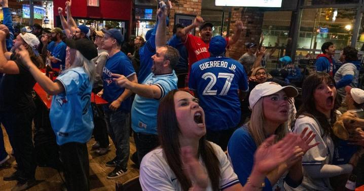 ‘It’s standing room only’: Toronto Blue Jays hit home run for Niagara bars during World Series