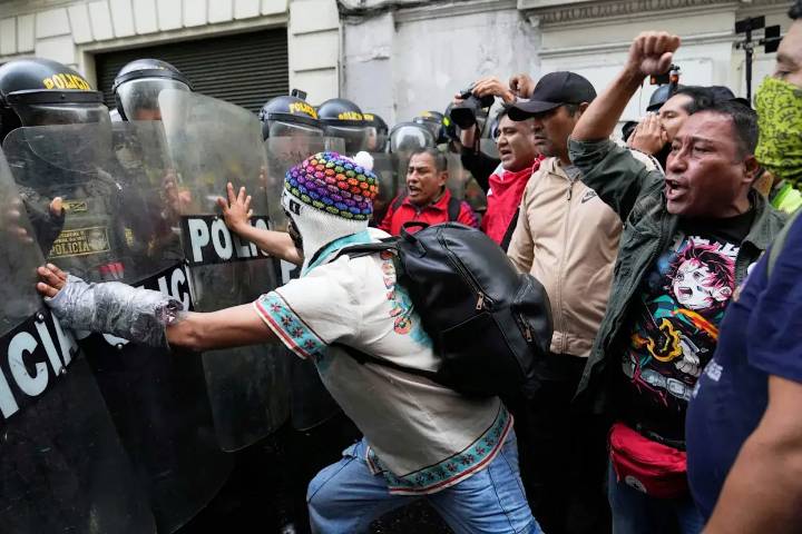 Tensión creciente entre manifestantes y fuerzas policiales en Lima: el régimen de protestas entra en una fase crítica