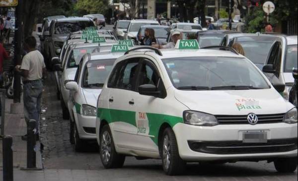 La crisis de los taxis en La Plata se agrava: un informe alerta por la caída de los viajes
