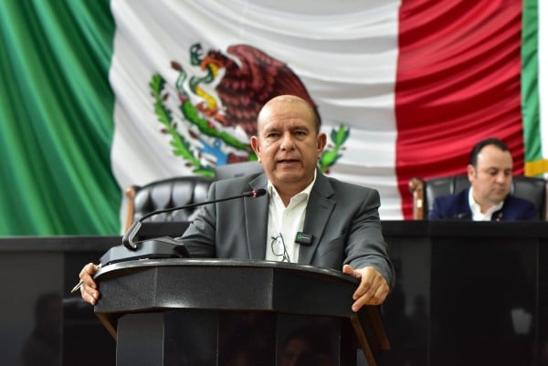 Llaman a Juárez para que suspenda engomado ecológico