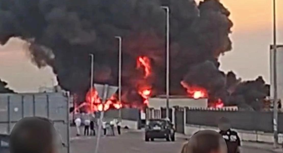 Un incendio en el polígono industrial de Don Benito alerta a los vecinos