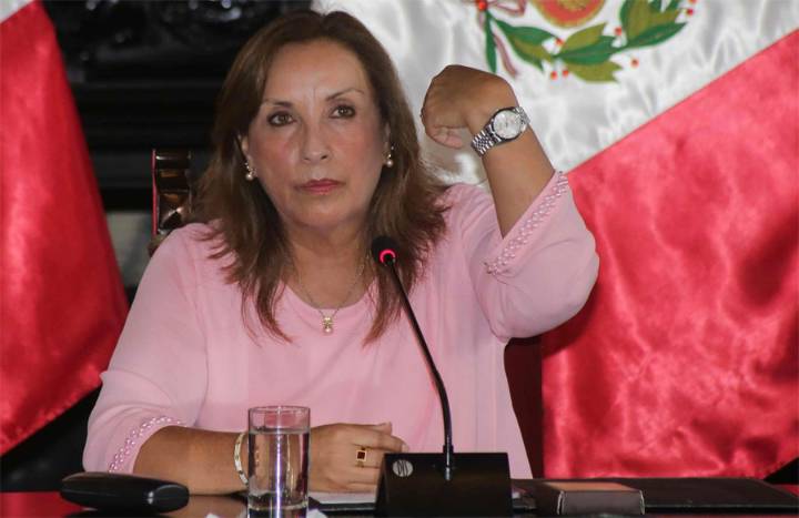 El Congreso de Perú convoca a la presidenta Boluarte para un proceso de destitución exprés