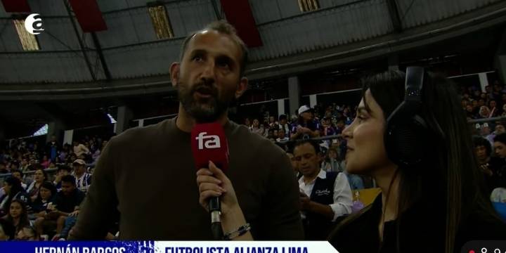 Hernán Barcos asistió a la ‘Noche Blanquiazul’ 2025 para alentar a las jugadores del equipo ‘íntimo’ de vóley: “Alianza es una familia”