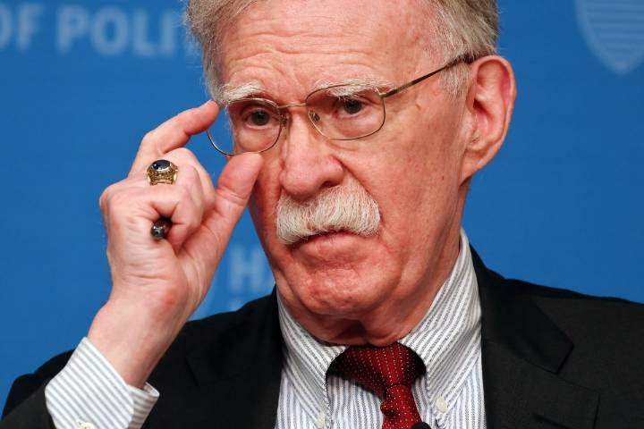 El exasesor de Trump, John Bolton, acusado por retener documentos secretos