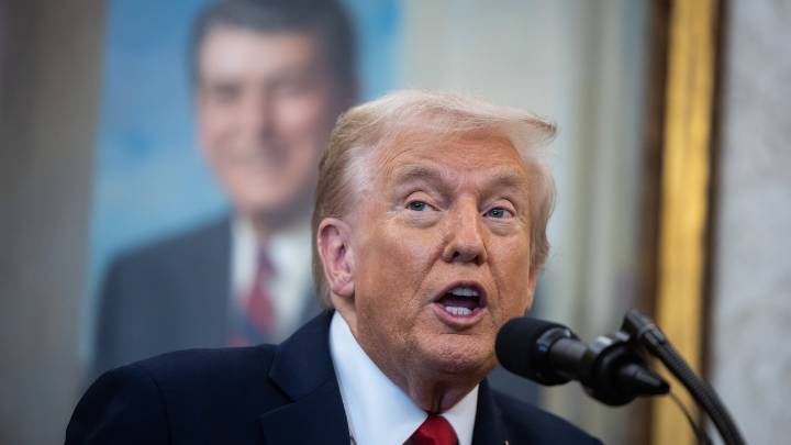 Trump reconoce que la imposición de aranceles del 100% a China "no es sostenible"