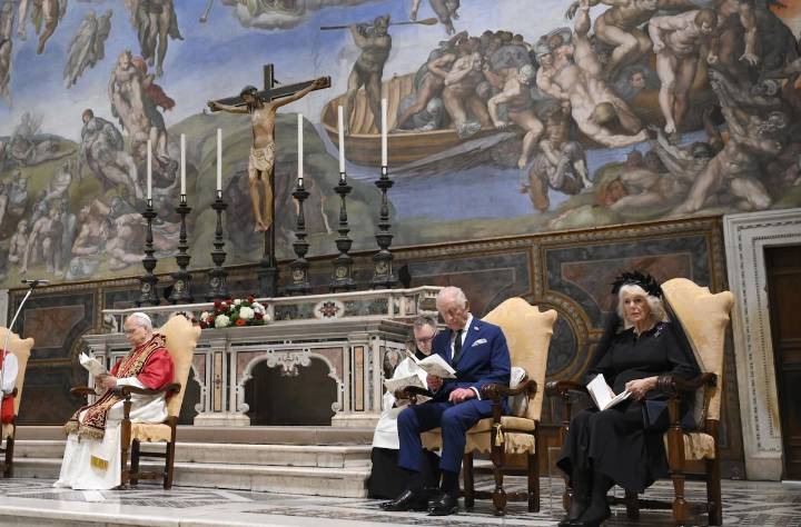 León XIV y Carlos III protagonizan un rezo histórico por la unidad cristiana