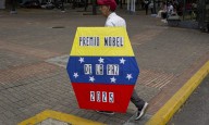 Un popular manifestante venezolano siente que también ganó con Nobel concedido a Machado