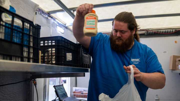 Food pantries prepare for hungry Iowans when SNAP benefits end