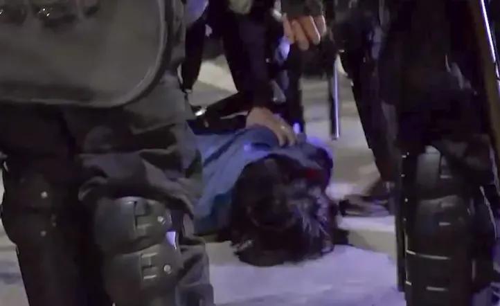Milei presenta su nuevo libro y cantará en el acto: incidentes entre manifestantes y la Policía