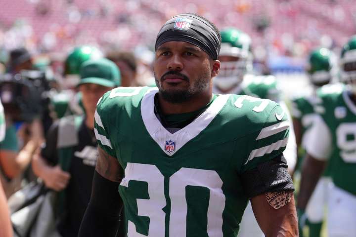 Jets trade CB Michael Carter II to Eagles for WR John Metchie III
