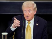 Donald Trump dice que los carteles del narcotráfico "gobiernan México", pero que respeta a la presidenta Claudia Sheinbaum