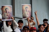 Mexican Grand Prix celebrates 10th anniversary with sold-out crowd despite Sergio Perez’s absence