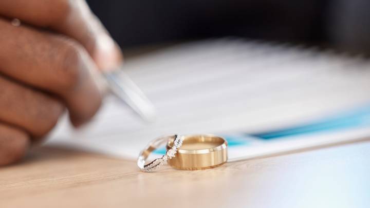 Amid the government shutdown, DC stops issuing marriage licenses