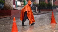 Protección Civil prohíbe actividad marítima y pide refugiarse en casa ante el paso del huracán Priscilla