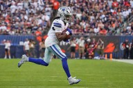 Receptor de Cowboys regresa y promete cosas espectaculares contra Commanders