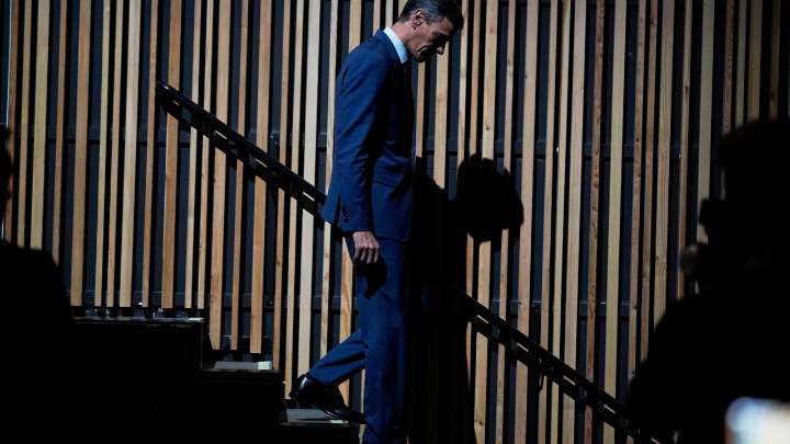Sánchez alardea de transparencia asediado por la corrupción