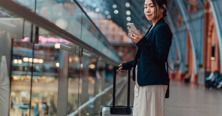 Teacher 'never pays for extra luggage' on flights with 'genius' hack