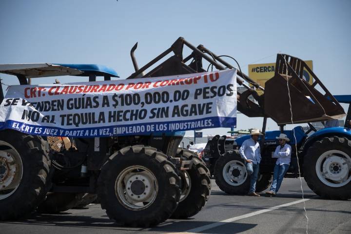 Los agricultores redoblan la presión al Gobierno por el precio del maíz con el bloqueo de carreteras