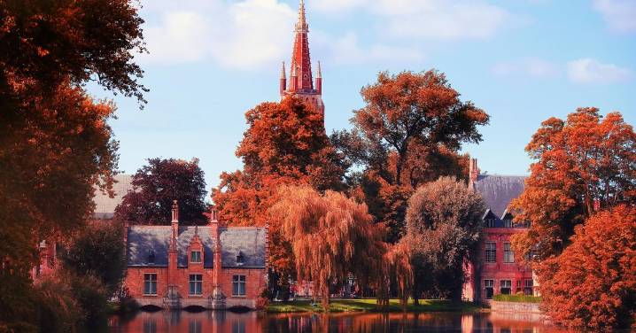 De Brujas a Budapest: 6 ciudades europeas ideales para una escapada de otoño