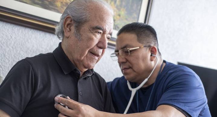 Operador de Padomi denuncia que EsSalud le debe 500 mil dólares: retraso de siete meses podría afectar entrega de medicinas a adultos mayores