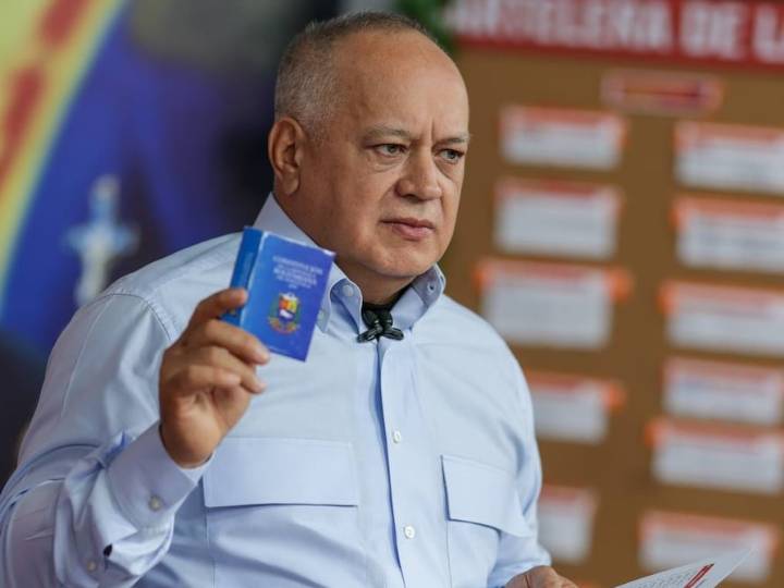 “Agradezcamos que la CIA ha sido autorizada a actuar aquí formalmente”, ironiza ministro de Interior de Venezuela, Diosdado Cabello