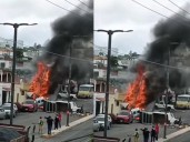Aterrador VIDEO de camión sin frenos al choca contra 6 autos y se incendia