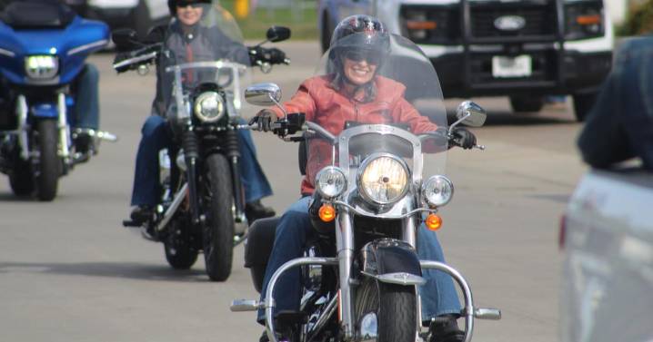 Iowa’s Joni Ernst begins her U.S. Senate farewell lap, suggests she’ll endorse Ashley Hinson