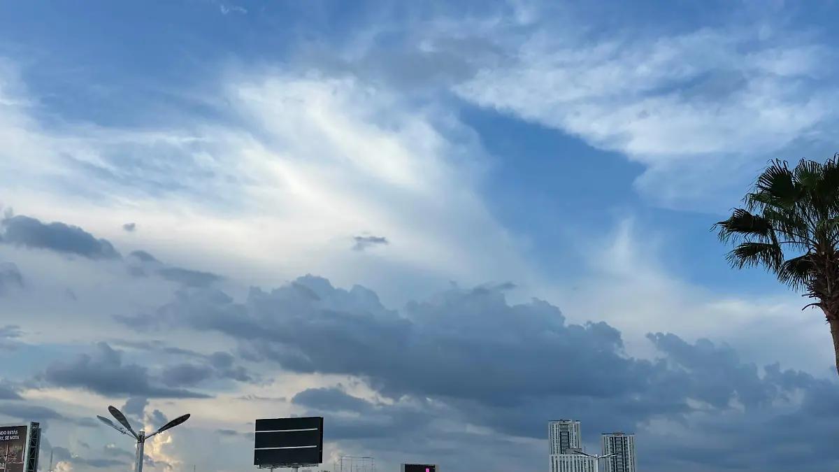 Lunes nublado y con lluvias dispersas en Sinaloa: máximas de hasta 32 grados