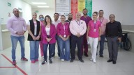 Personal de hospitales y centros de salud se viste de rosa por el Día Mundial de la Lucha contra el Cáncer de mama