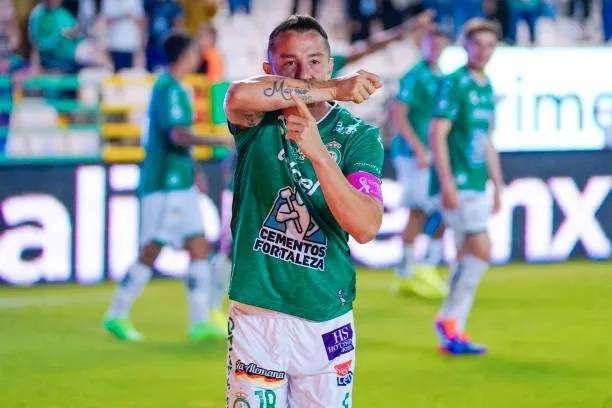 Andrés Guardado inicia su carrera como entrenador en España