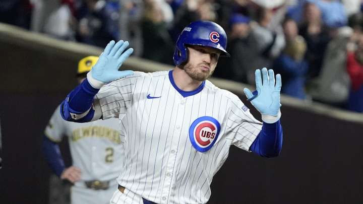 Ian Happ’s homer sets the tone for the Cubs in a playoff victory against the Brewers