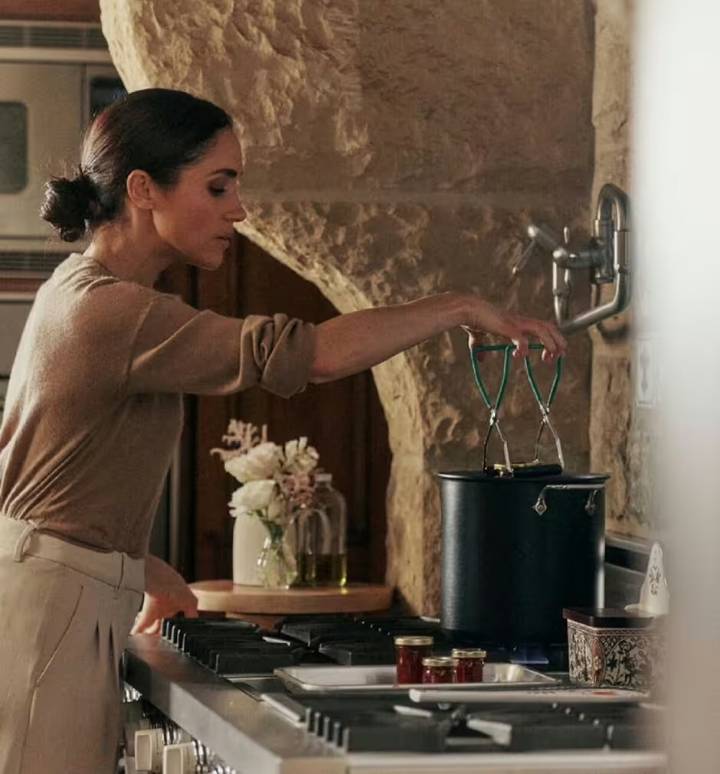 Cele|bitchy | Now they’re nitpicking how Duchess Meghan uses her canning tools