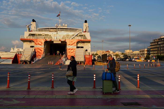 Greece general strike disrupts services across the country