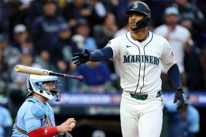 FanDuel Promo Code: Claim $300 Bonus For MLB Playoffs, NCAAF, NFL