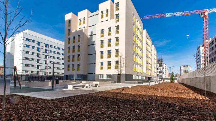 EMVS prevé alcanzar un parque de 10.300 viviendas públicas en 2026 y licitará 1.000 pisos más de alquiler en suelo dotacional