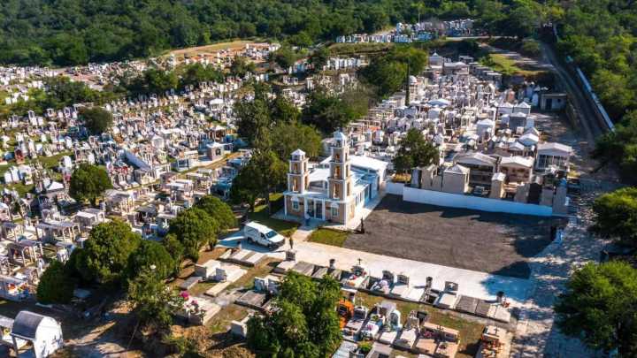¿Qué Días Abrirán los Panteones en Santiago, Nuevo León? Horario por Día de Muertos