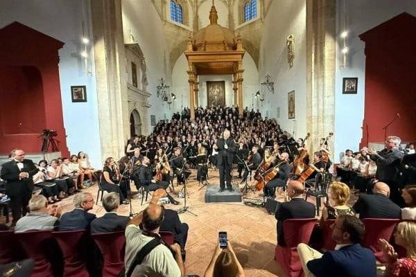 Dedican plegaria a la paz con música sacra